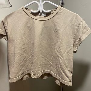 Gym shark beige cropped t shirt